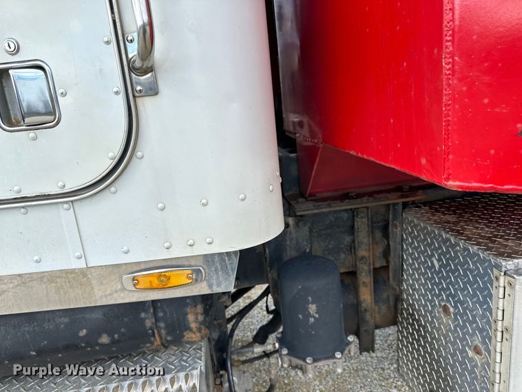 image for item LR9310 1996 Peterbilt  357 dump truck