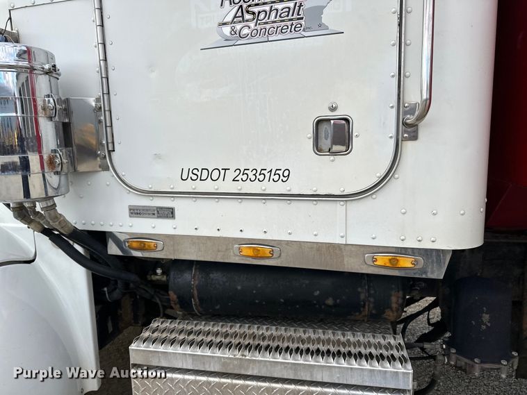 image for item LR9310 1996 Peterbilt  357 dump truck