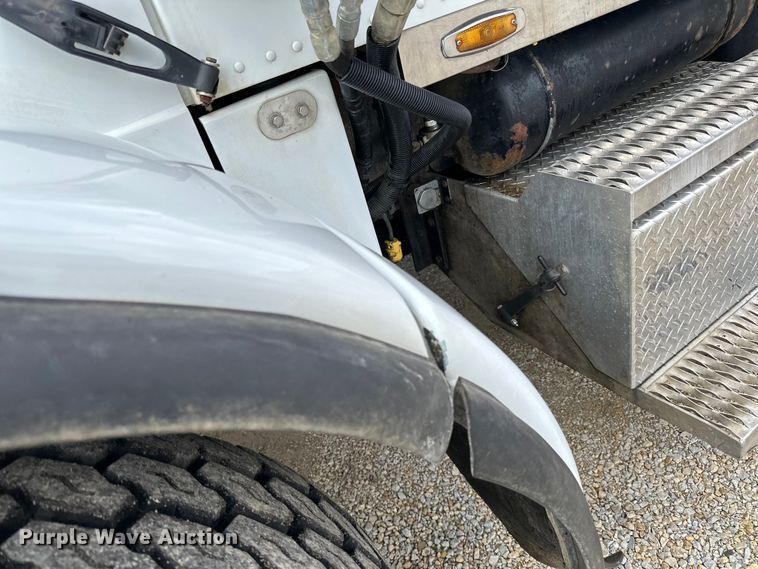 image for item LR9310 1996 Peterbilt  357 dump truck