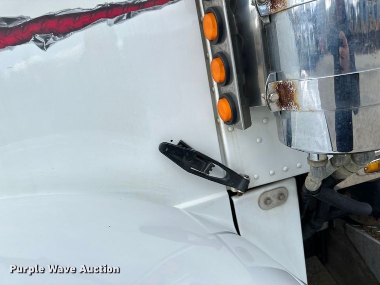 image for item LR9310 1996 Peterbilt  357 dump truck