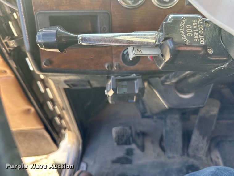 image for item LR9310 1996 Peterbilt  357 dump truck