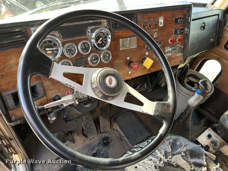 image for item LR9310 1996 Peterbilt  357 dump truck