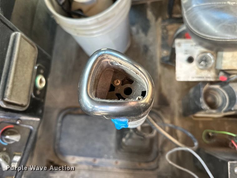 image for item LR9310 1996 Peterbilt  357 dump truck