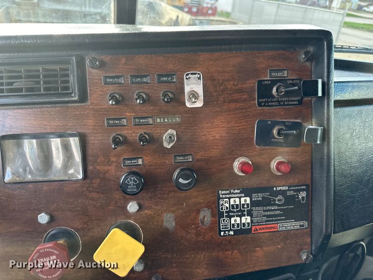 image for item LR9310 1996 Peterbilt  357 dump truck