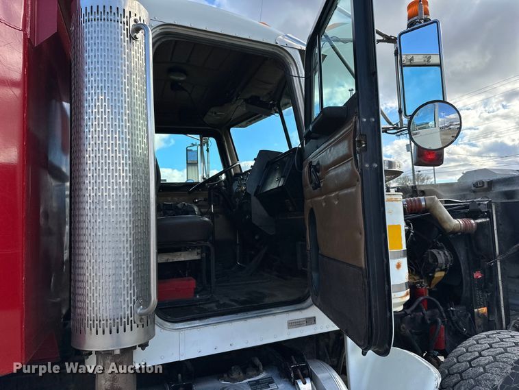 image for item LR9310 1996 Peterbilt  357 dump truck