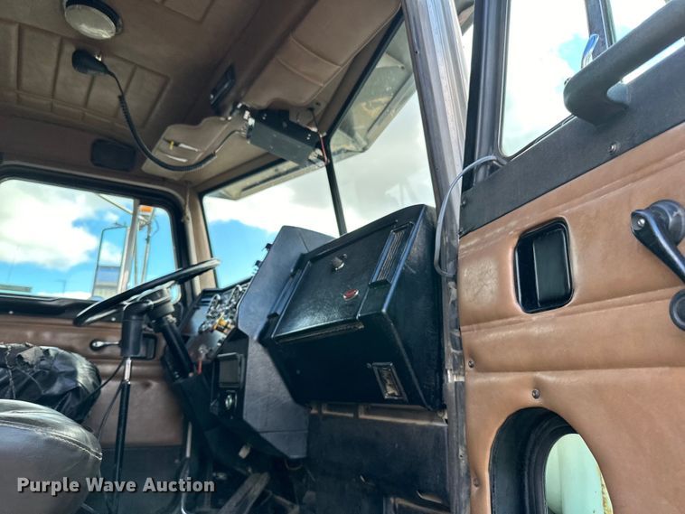 image for item LR9310 1996 Peterbilt  357 dump truck