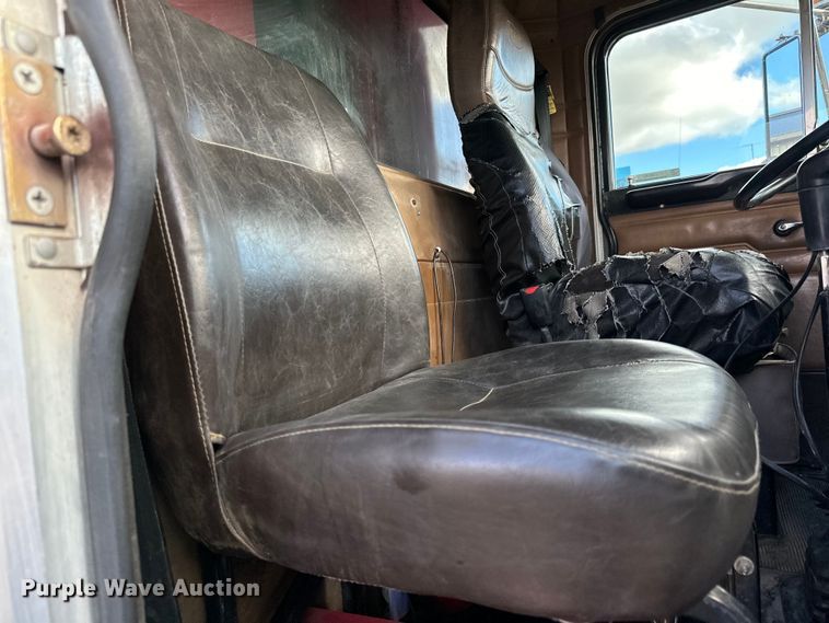 image for item LR9310 1996 Peterbilt  357 dump truck