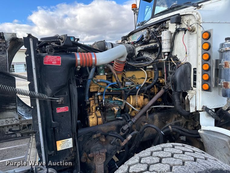 image for item LR9310 1996 Peterbilt  357 dump truck