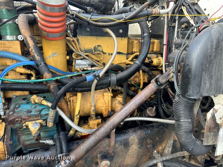 image for item LR9310 1996 Peterbilt  357 dump truck