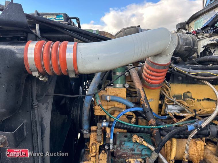 image for item LR9310 1996 Peterbilt  357 dump truck