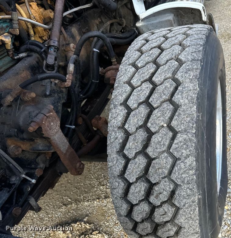 image for item LR9310 1996 Peterbilt  357 dump truck