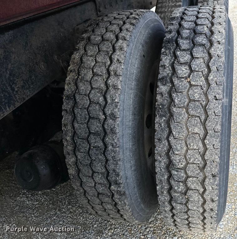 image for item LR9310 1996 Peterbilt  357 dump truck