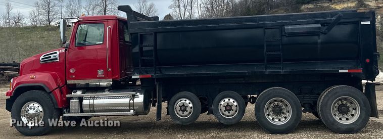 image for item LR9315 2015 Western Star 4700SF dump truck