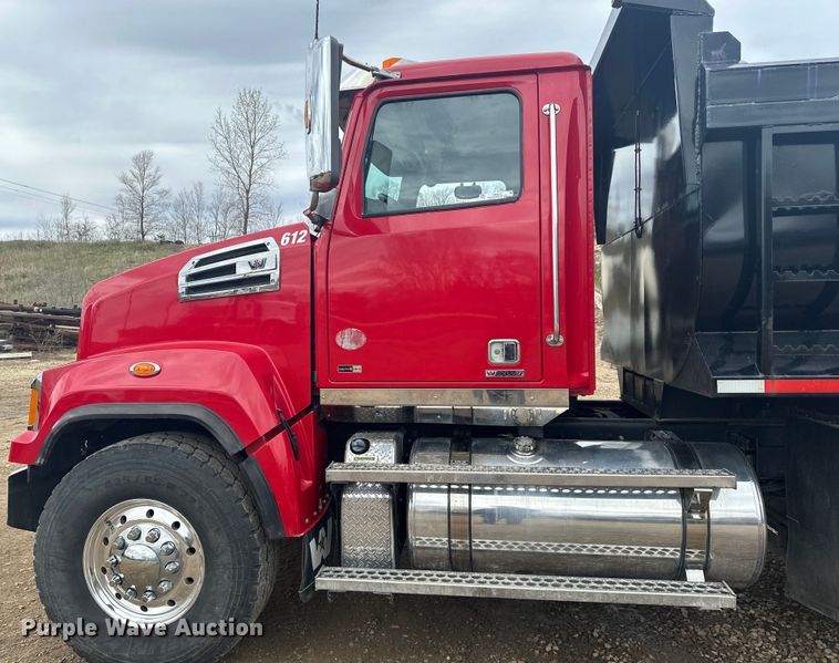 image for item LR9315 2015 Western Star 4700SF dump truck