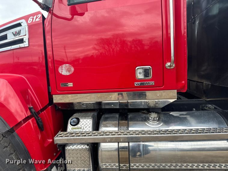 image for item LR9315 2015 Western Star 4700SF dump truck