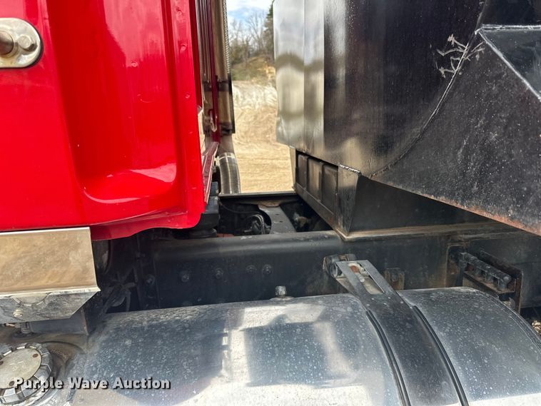 image for item LR9315 2015 Western Star 4700SF dump truck