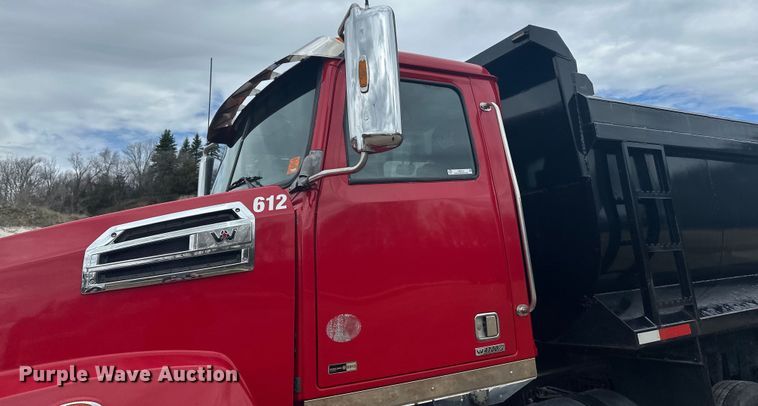 image for item LR9315 2015 Western Star 4700SF dump truck