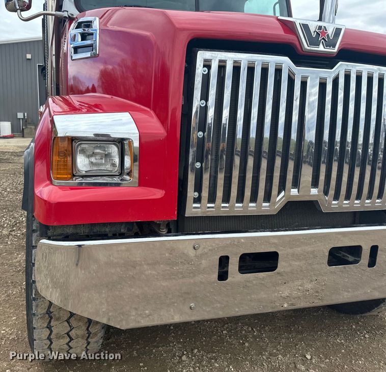 image for item LR9315 2015 Western Star 4700SF dump truck