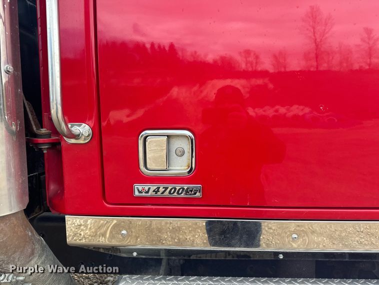 image for item LR9315 2015 Western Star 4700SF dump truck