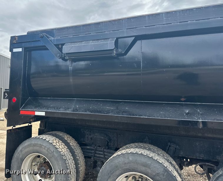 image for item LR9315 2015 Western Star 4700SF dump truck