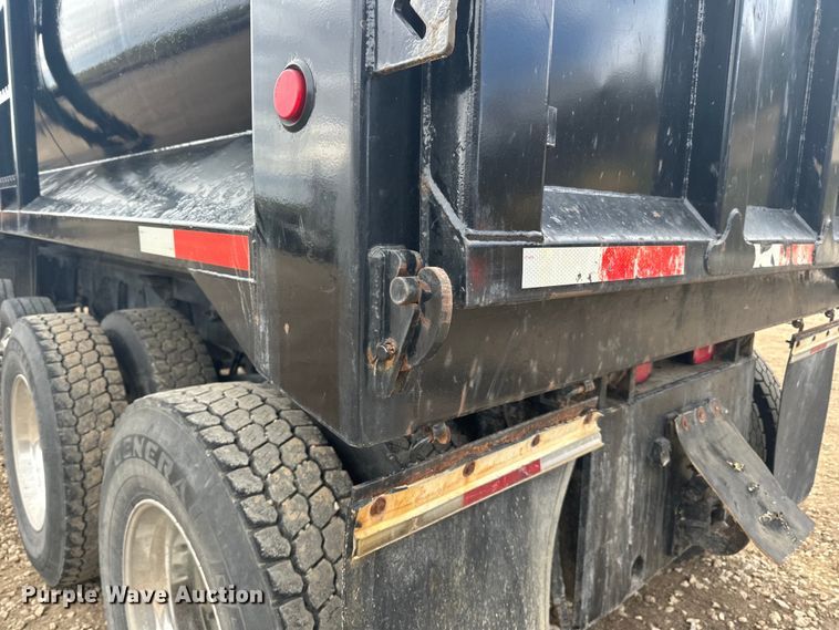 image for item LR9315 2015 Western Star 4700SF dump truck