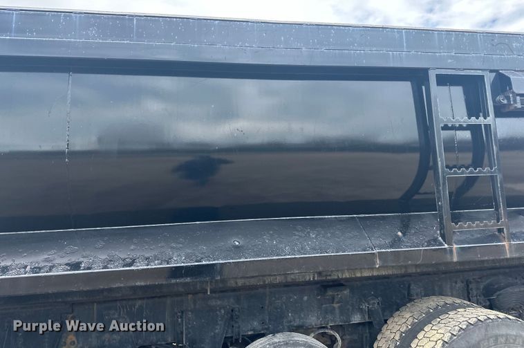 image for item LR9315 2015 Western Star 4700SF dump truck