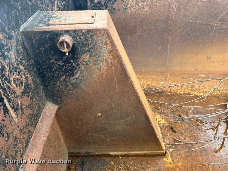 image for item LR9315 2015 Western Star 4700SF dump truck