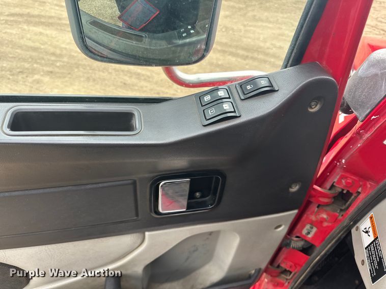 image for item LR9315 2015 Western Star 4700SF dump truck