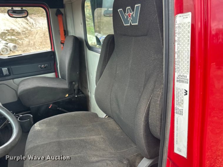 image for item LR9315 2015 Western Star 4700SF dump truck