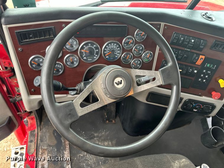 image for item LR9315 2015 Western Star 4700SF dump truck