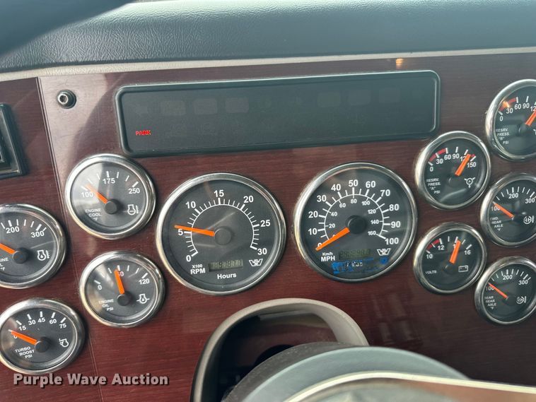 image for item LR9315 2015 Western Star 4700SF dump truck