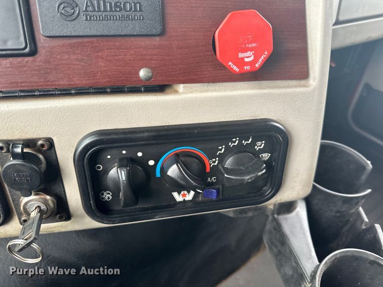 image for item LR9315 2015 Western Star 4700SF dump truck