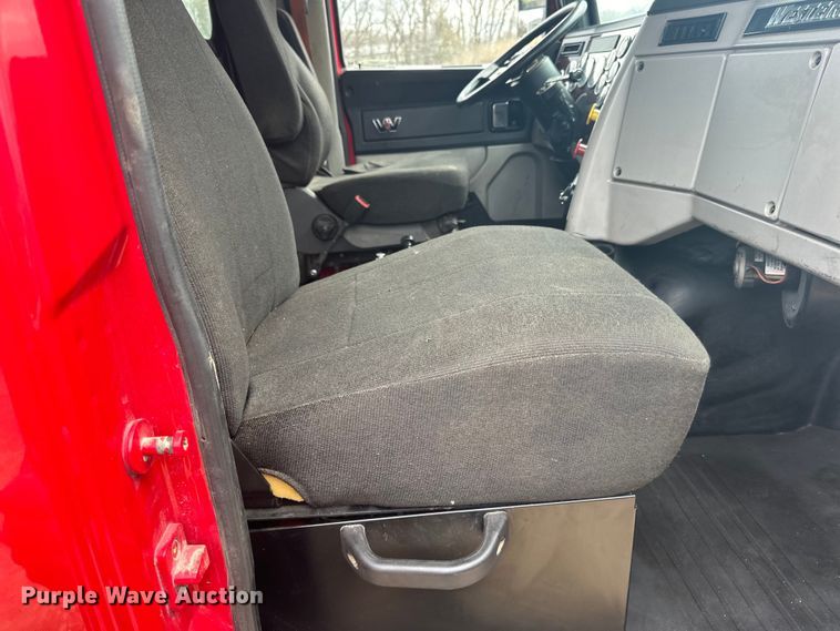 image for item LR9315 2015 Western Star 4700SF dump truck