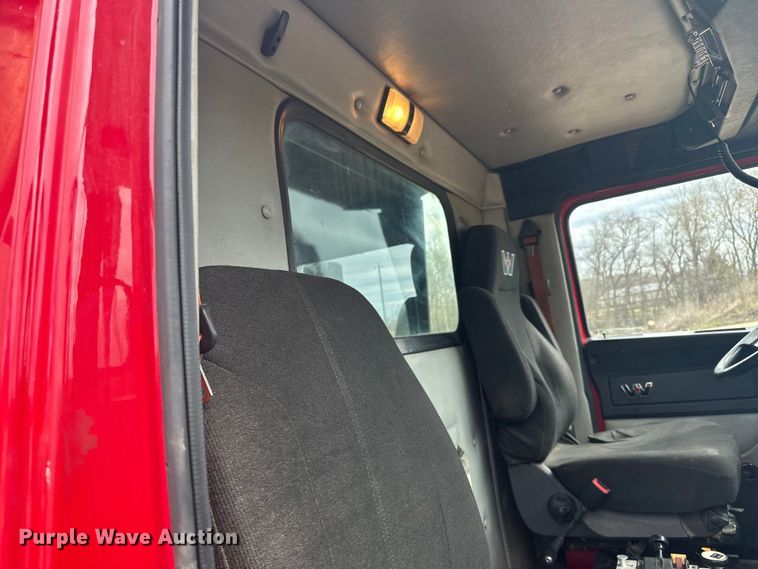 image for item LR9315 2015 Western Star 4700SF dump truck