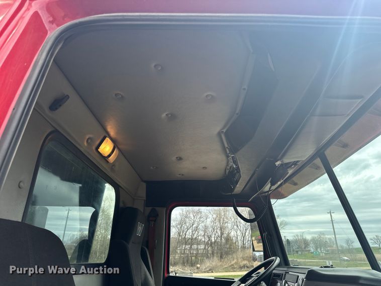 image for item LR9315 2015 Western Star 4700SF dump truck