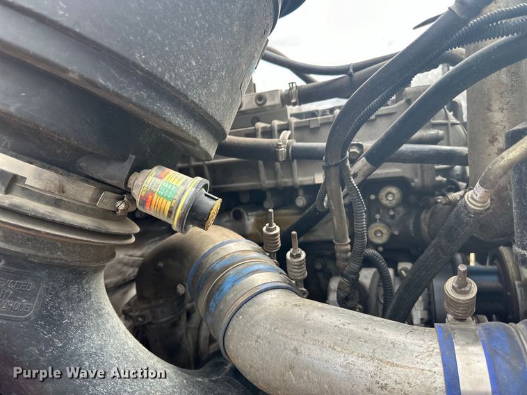 image for item LR9315 2015 Western Star 4700SF dump truck