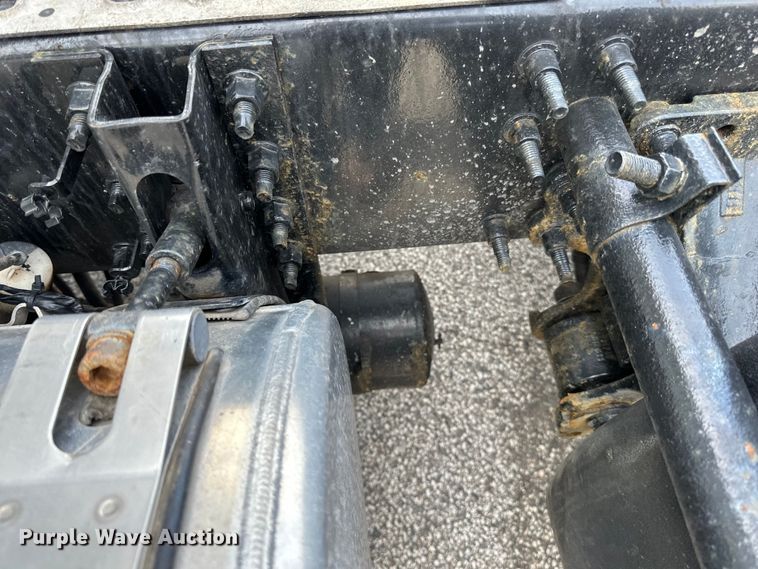 image for item LR9318 2016 Volvo VNL semi truck