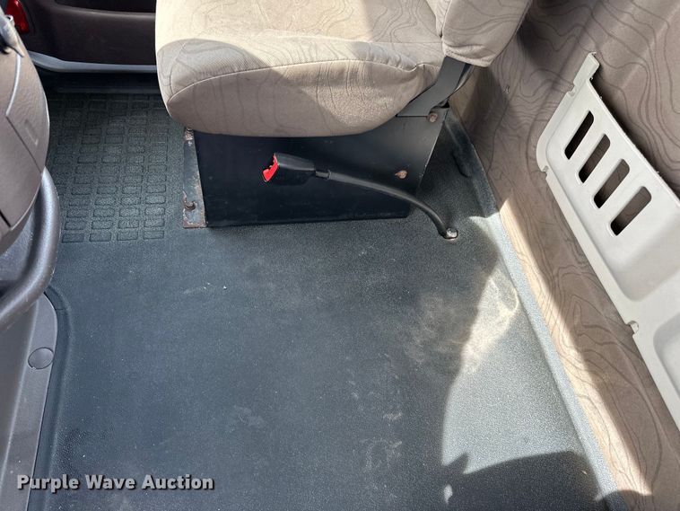 image for item LR9318 2016 Volvo VNL semi truck