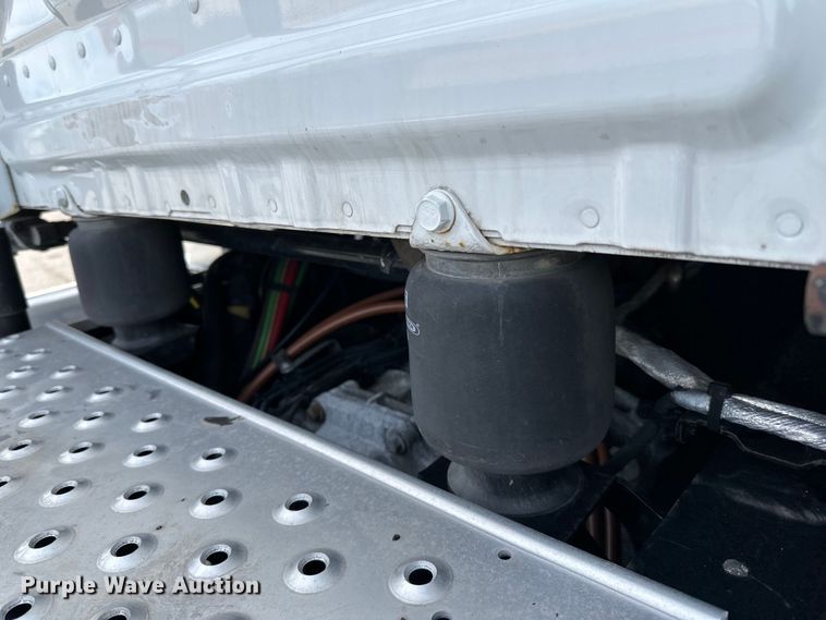 image for item LR9319 2019 Freightliner  Cascadia  semi truck