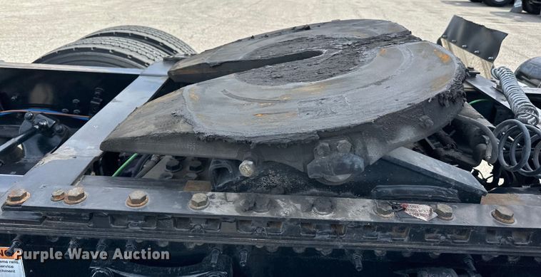 image for item LR9319 2019 Freightliner  Cascadia  semi truck