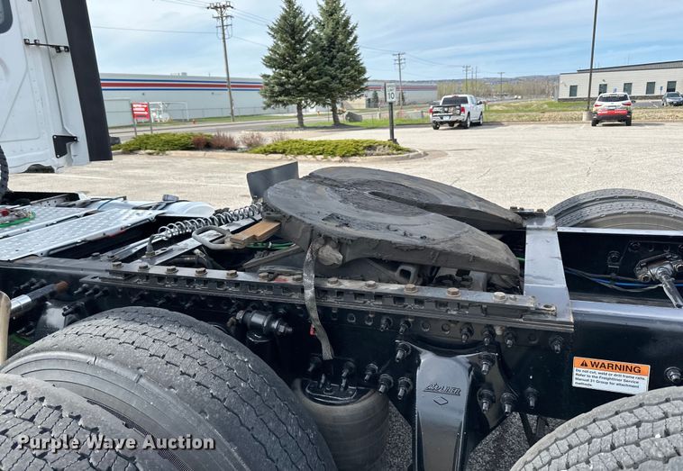 image for item LR9319 2019 Freightliner  Cascadia  semi truck