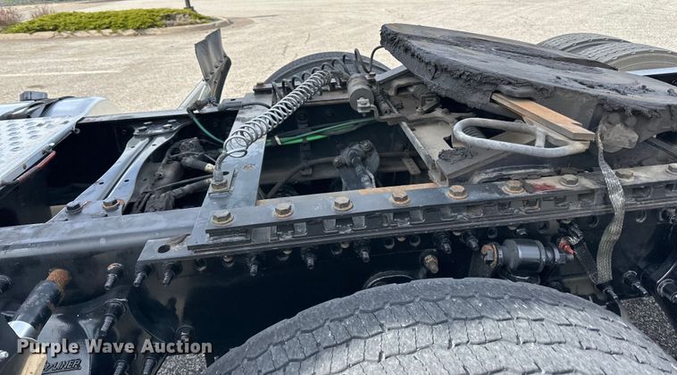 image for item LR9319 2019 Freightliner  Cascadia  semi truck