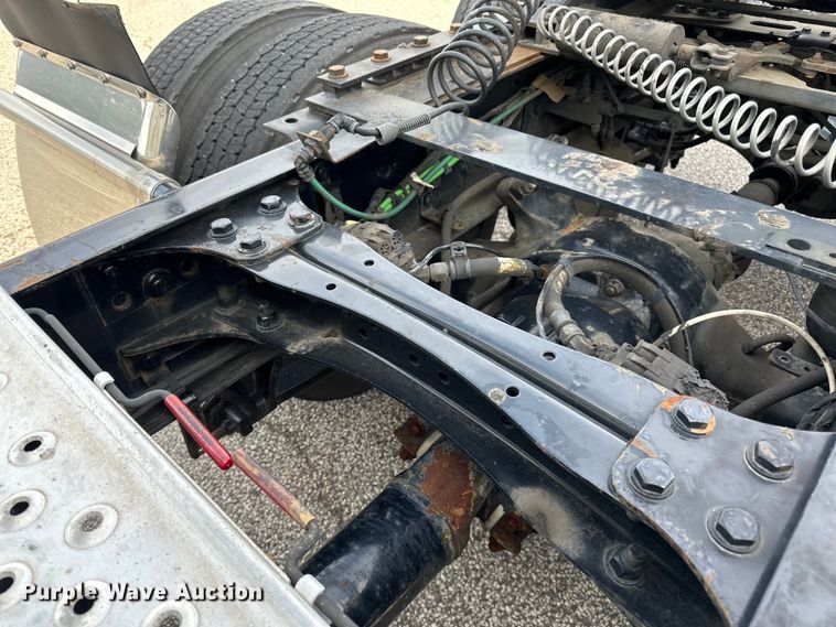 image for item LR9319 2019 Freightliner  Cascadia  semi truck