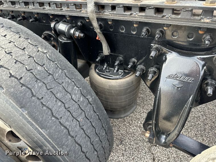 image for item LR9319 2019 Freightliner  Cascadia  semi truck