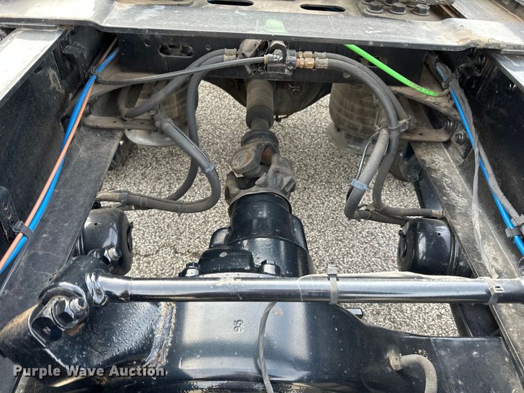 image for item LR9319 2019 Freightliner  Cascadia  semi truck