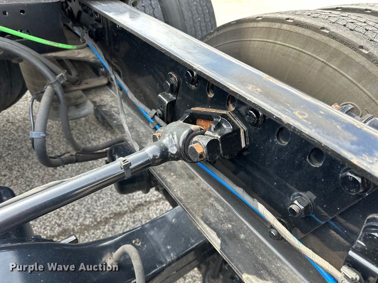 image for item LR9319 2019 Freightliner  Cascadia  semi truck