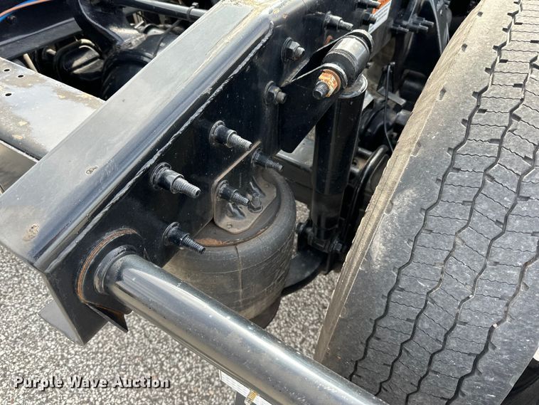 image for item LR9319 2019 Freightliner  Cascadia  semi truck