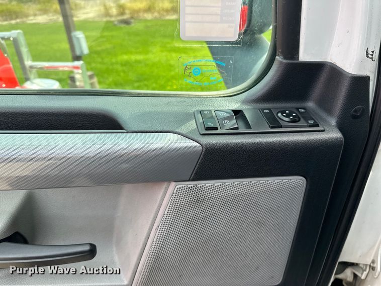 image for item LR9319 2019 Freightliner  Cascadia  semi truck