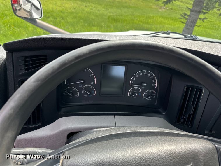 image for item LR9319 2019 Freightliner  Cascadia  semi truck