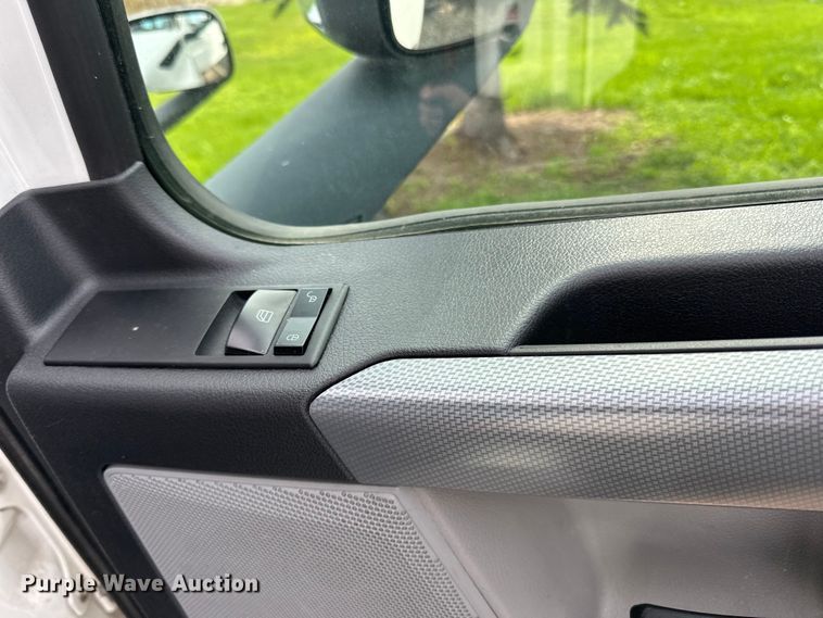 image for item LR9319 2019 Freightliner  Cascadia  semi truck